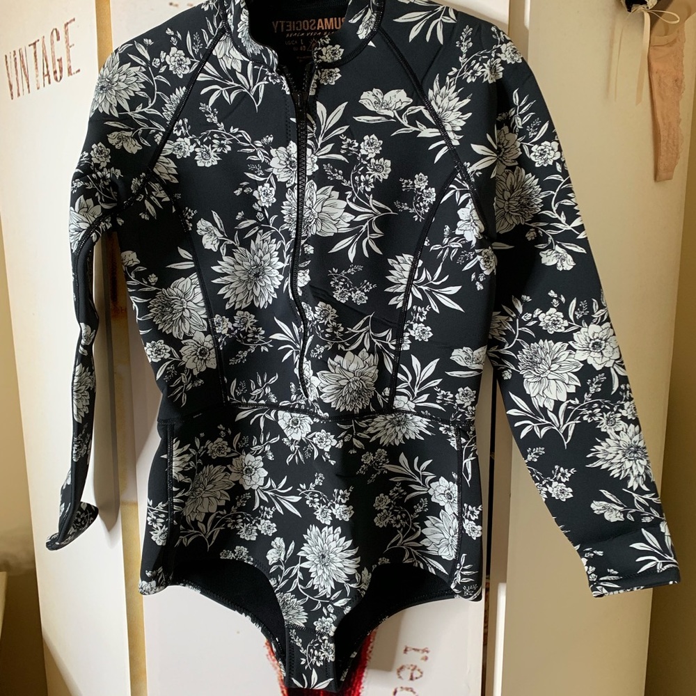 Amuse Society Rash Guard